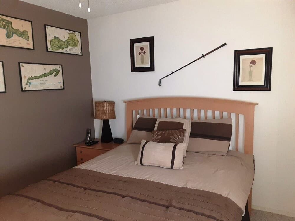 Beautifully Furnished Home With BBQ on the Deck - Unit 0062 by Redawning