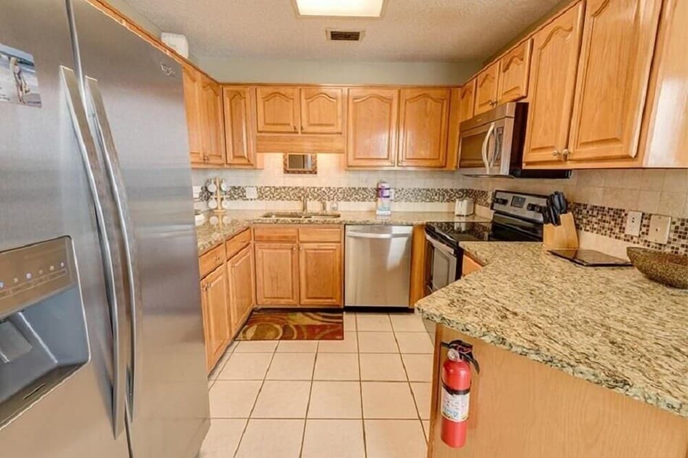 Phoenix Vii 1407 1 Bedroom Condo by Redawning