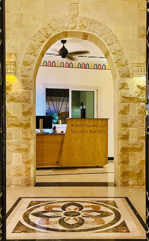 Jewel Howard Carter Hotel