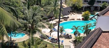 Travellers Beach Hotel & Club