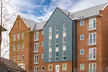 Canalside Scandinavian - Parking & Netflix