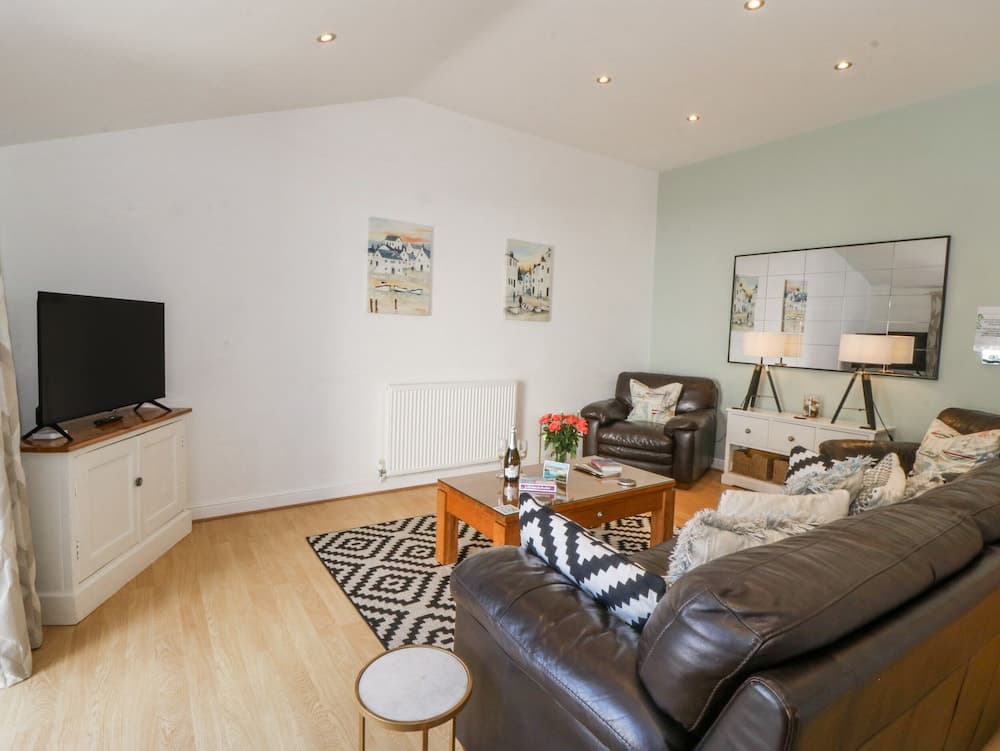 Maritime Mews, 6 The Oakleys