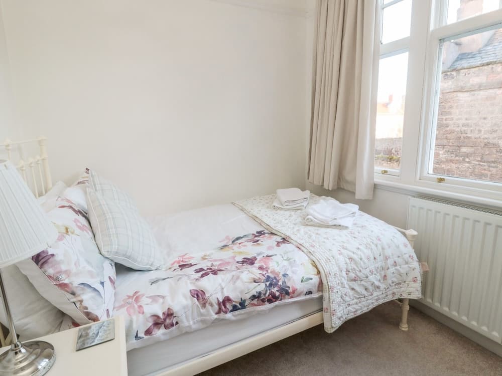 Iona 10 Palace Street East