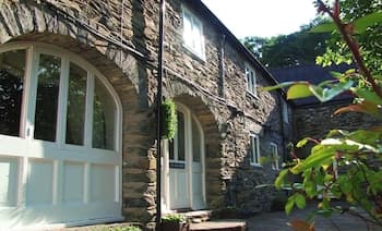 Bryn Melyn Farm Cottages- 5 Luxury Cottages In A Stunning Setting with Wood Fired Hot Tub