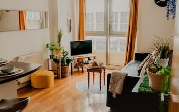 Lovely Bohemian Apartment in Heart of City Life