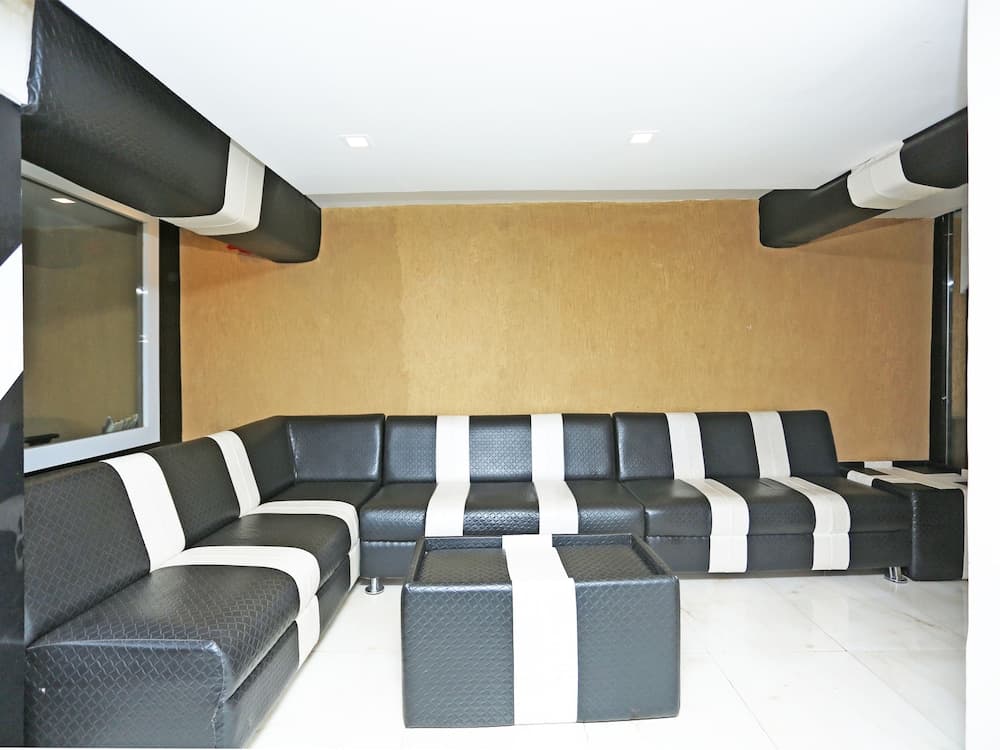 OYO 16472 Hotel Shree Balram International