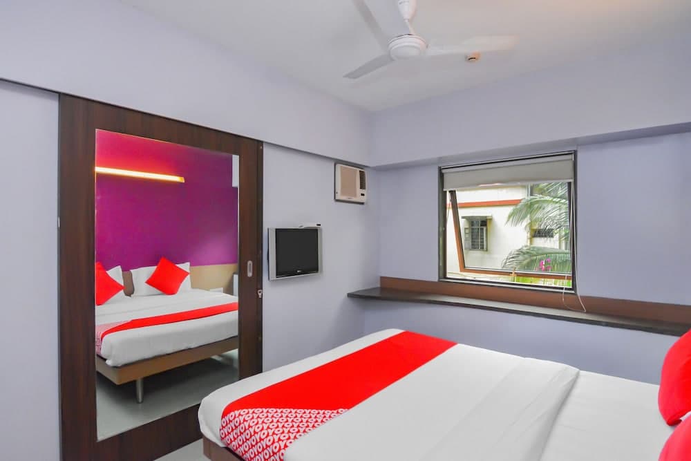 OYO 18803 Smart Inn