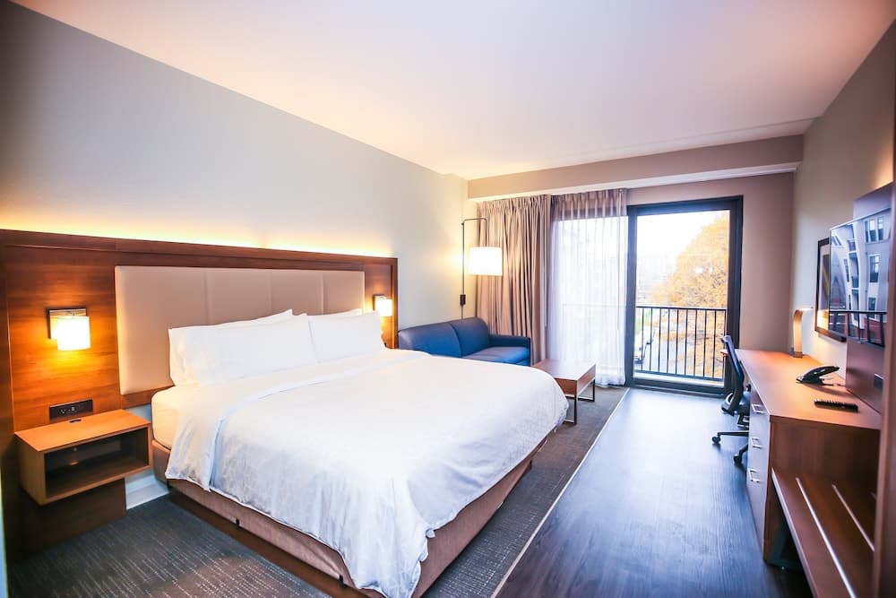 Holiday Inn Express & Suites Charlotte - South End by IHG