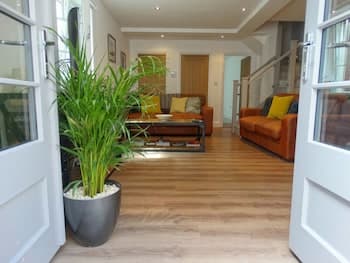 Spacious Apartment in Winchester