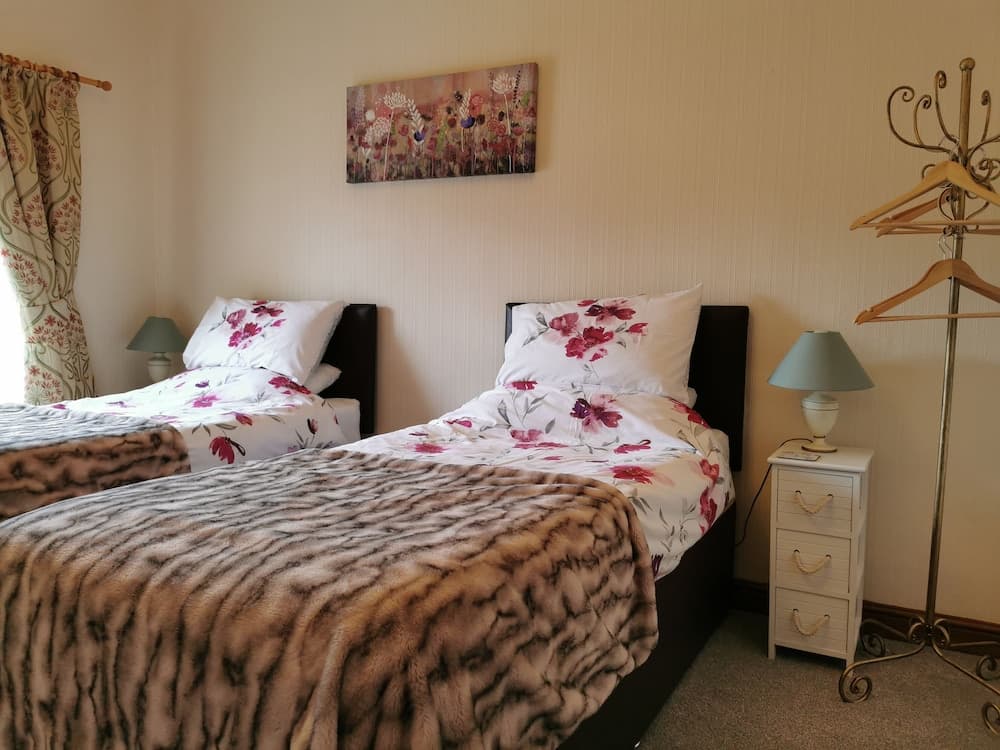 Pathways Holiday Cottage a Delightful 18th Century Stone Cottage in Derbyshire