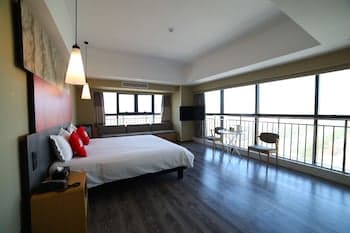 ibis Weihai Oriental New Ground Hotel