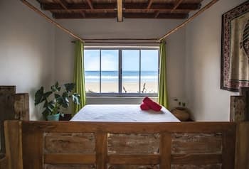 Pura Vida Tofo Beach House