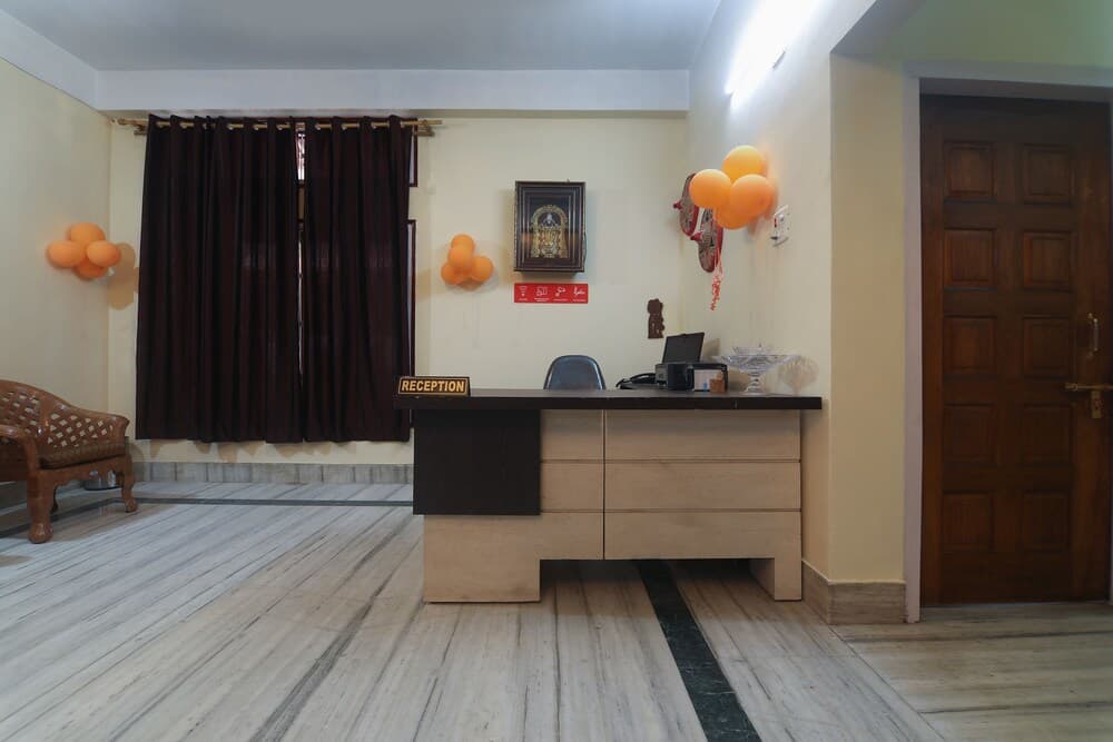 OYO 17077 Elegant Guest House