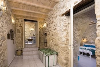 Trigono Holiday House