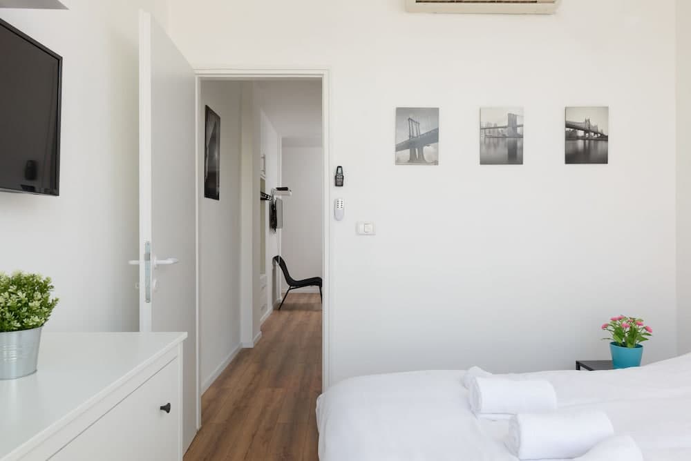 Herzel beach apartment