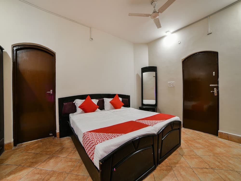 OYO 2294 Country Club Medchal