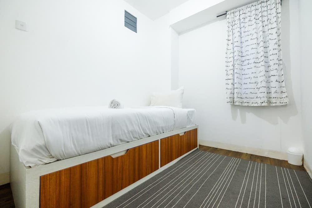 Modern And Comfy 3BR Bassura City Apartment