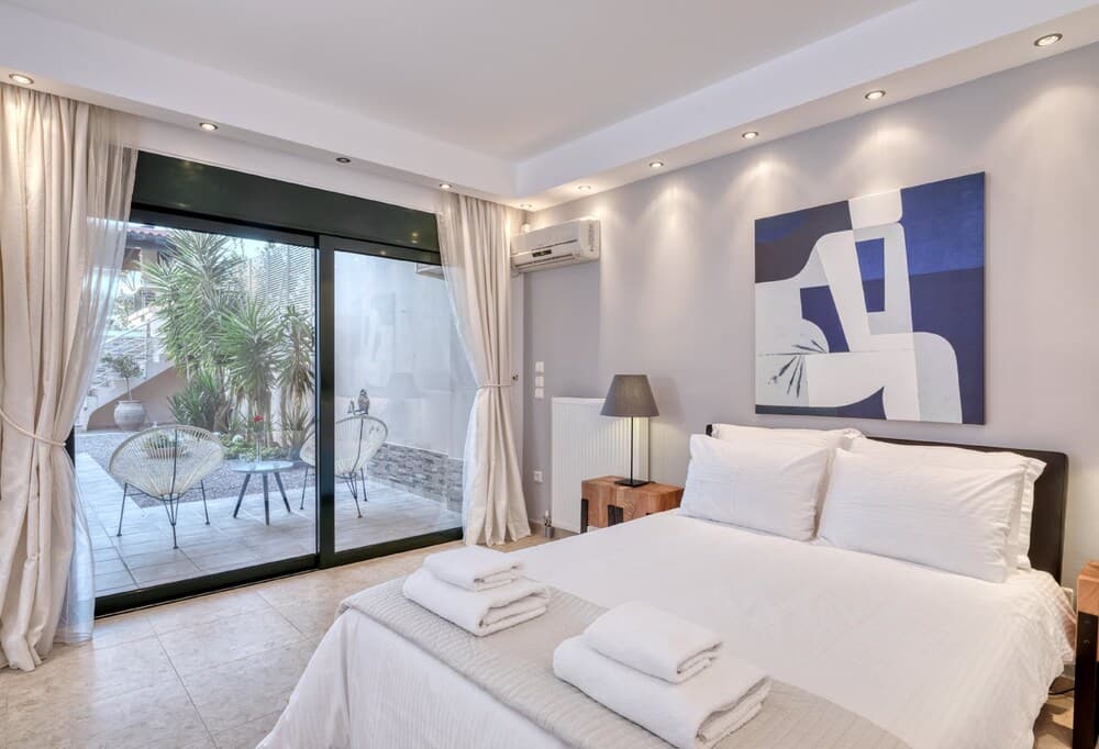 Luxurious Villa Solaris Next To The Beach