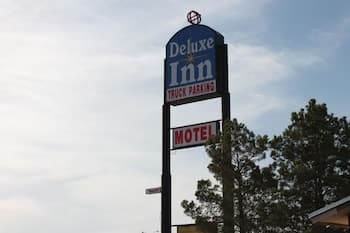 Deluxe Inn Motel