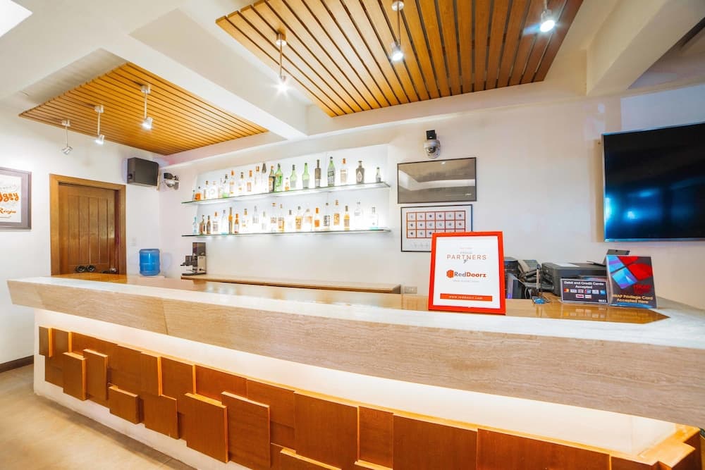 RedDoorz Plus near Naia Expressway