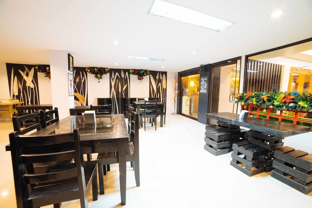 RedDoorz Plus near San Pedro Cathedral