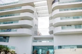 Lindo Amplo 3 Quarto em Prédio Frente Mar