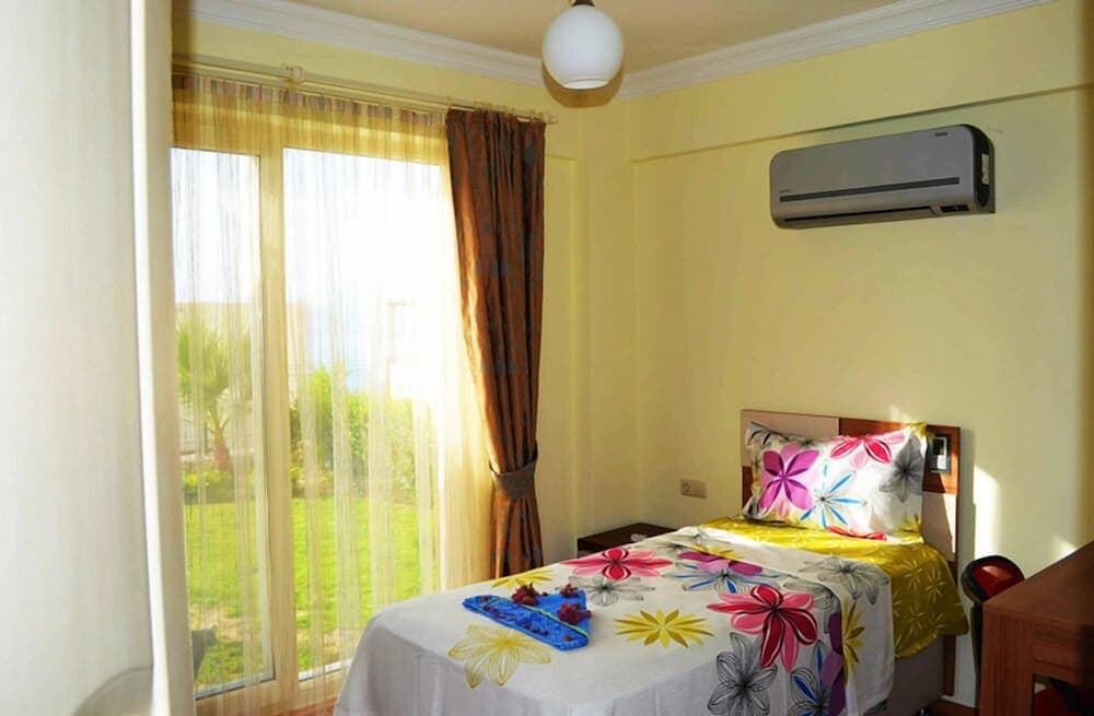 2 Bedroom Apartment Sea View 4 by Likya Global