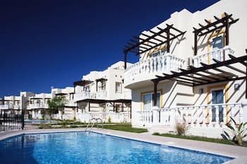 Apartment 3 Bedroom Lake View 3 by Likya Global