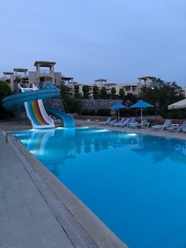 Apartment 3 Bedroom Lake View 4 by Likya Global