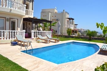 3 Bedrooms Apartment Lake View 5 by Likya Global