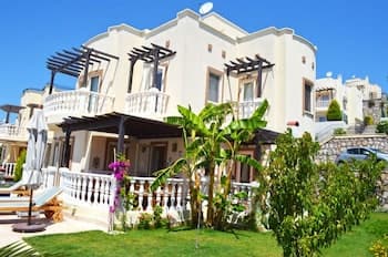 Apartment 3 Bedroom Lake View 7 by Likya Global