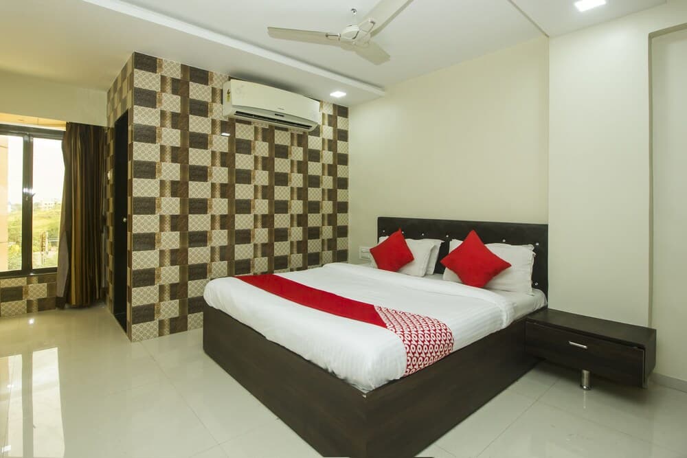 OYO 18610 Hotel Parivar Garden