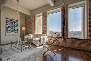 Modern 1bd in the Core of Downtown