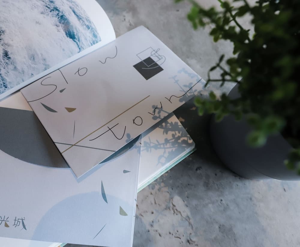 Slow Town Hotel - Glowing