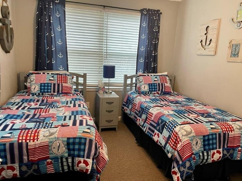 Sandy Bottoms 4 Bedroom Home by RedAwning