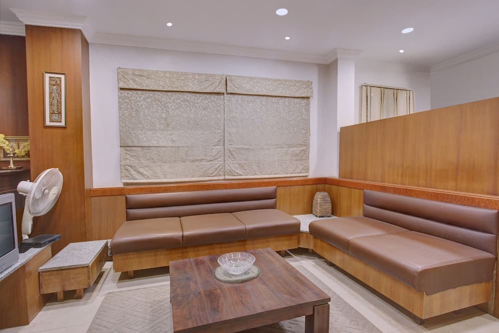 OYO 27005 The Woodbridge Hotel