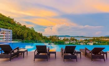 The Aristo Beach Front 713 by Holy Cow