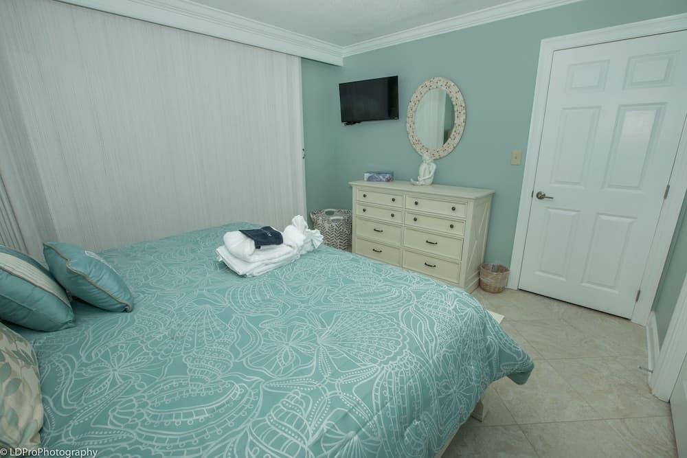 Magnolia House 606 1 Bedroom Condo by RedAwning