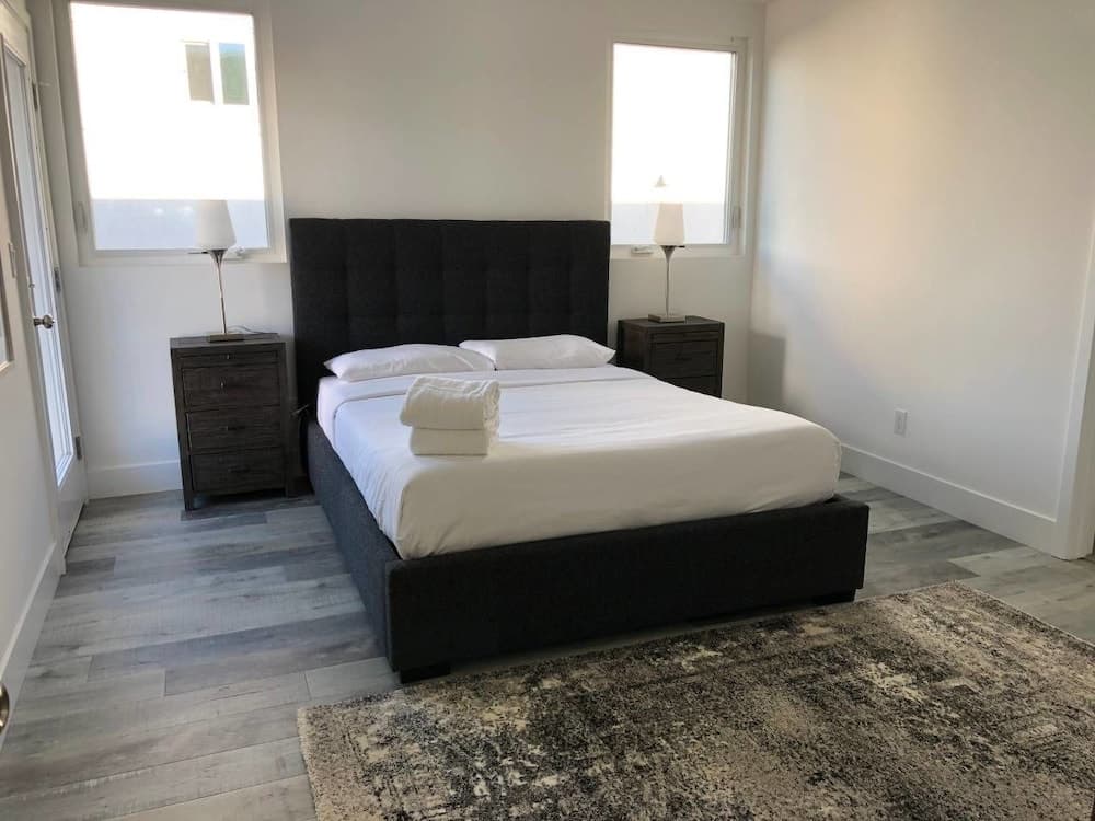 Brand NEW Luxury Spacious 3bdr Townhome Close to 3rd St