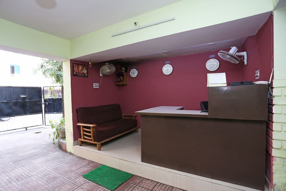 OYO 10674 Hotel Royal Inn