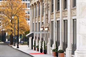 The Candler Hotel Atlanta, Curio Collection by Hilton