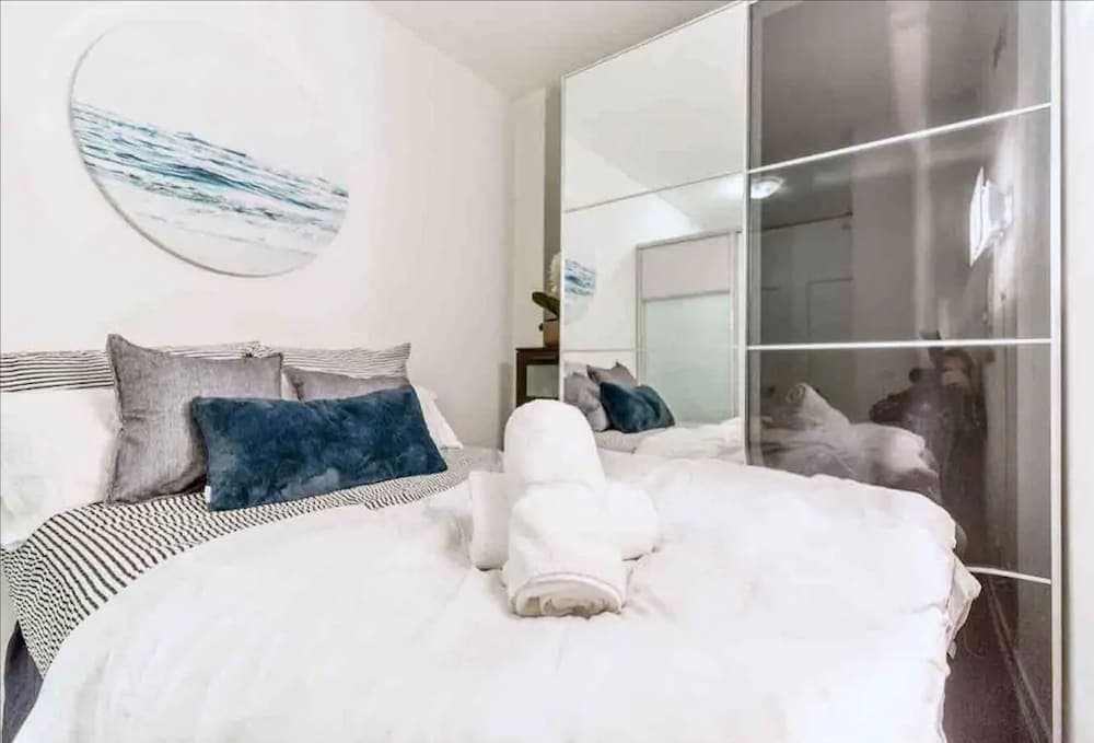 HomeHop - Entertainment District