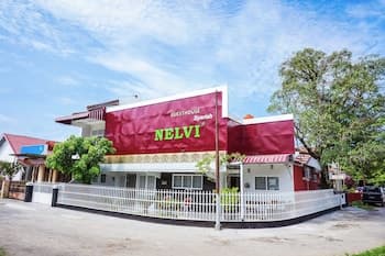 OYO 433 Nelvi Guest House Syariah