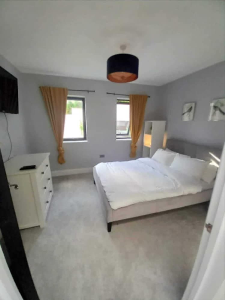 Modern 3 Bedroom House With Stunning Views