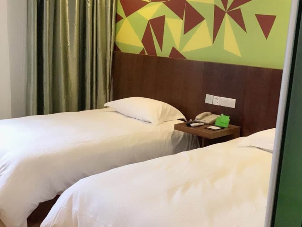 Vatica Shanghai Pudong New District DiShuiLake Hotel