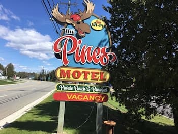 Pines Motel