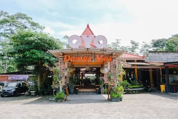 OYO 563 Damar Mas Resort Lereng Kelud