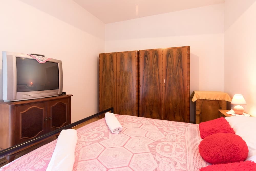 Apartment Lucia & Holiday Home Nino