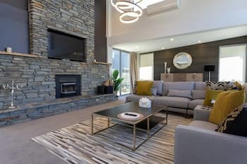 Luxury Lakeside Home - Remarkable View