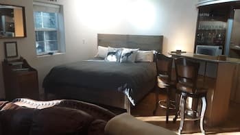 Winterfell - No Hidden Fee; Dog OK; King Bed